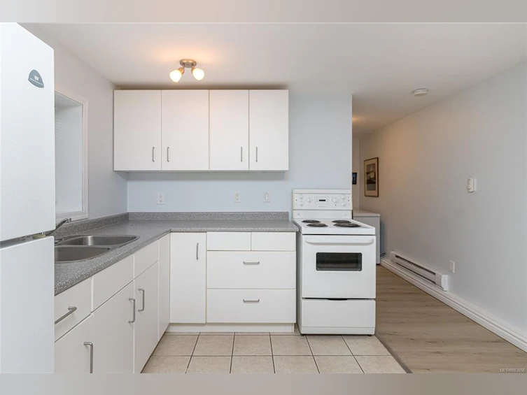 3550 Elliston Avenue, Saanich, BC, V8X 1R5 - 22