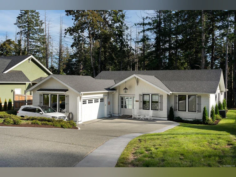 10841 Greenpark Drive, North Saanich, BC, V8L 5N5 - 2