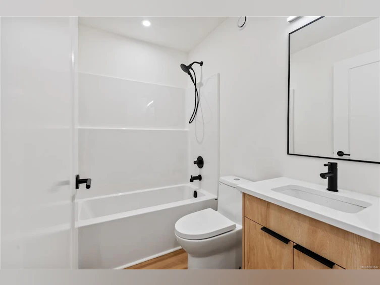 202-1683 Larch Road, Ucluelet, BC, V0R 3A0 - 5