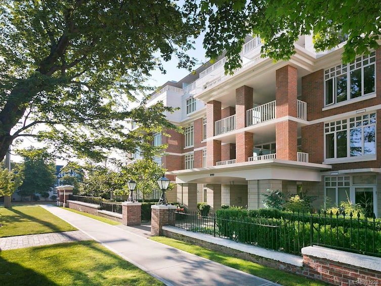 306-999 Burdett Avenue, Victoria, BC, V8V 3G7