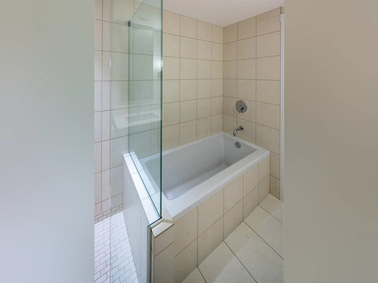 306-999 Burdett Avenue, Victoria, BC, V8V 3G7 - 23