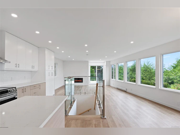595 W Crescent Road, Qualicum Beach, BC, V9K 1H7 - 3