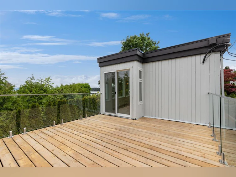 595 W Crescent Road, Qualicum Beach, BC, V9K 1H7 - 8