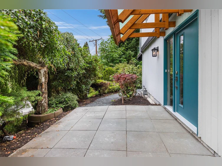 595 W Crescent Road, Qualicum Beach, BC, V9K 1H7 - 9