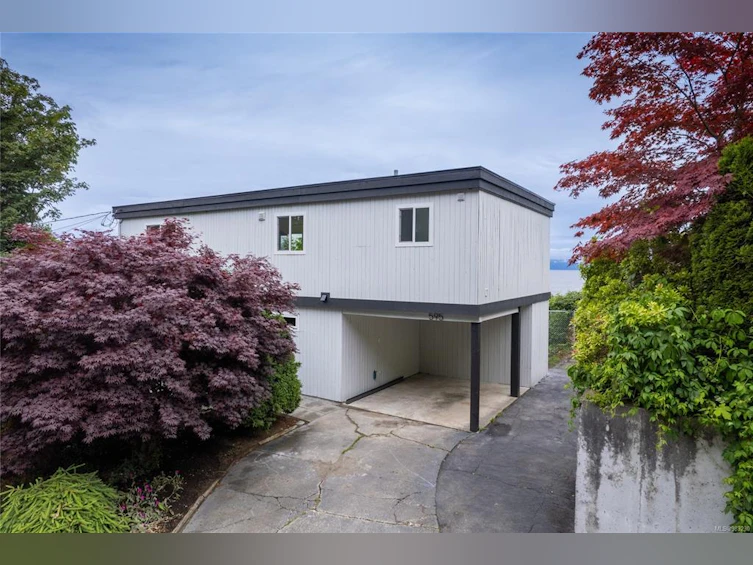 595 W Crescent Road, Qualicum Beach, BC, V9K 1H7 - 10