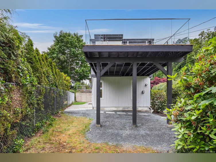 595 W Crescent Road, Qualicum Beach, BC, V9K 1H7 - 38