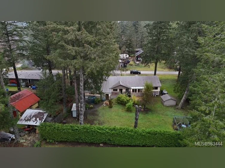 635 Pinewood Road, Gabriola Island, BC, V0R 1X4 - 2