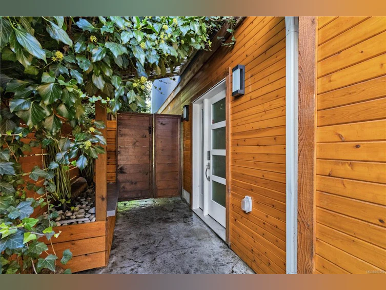 993 Tolmie Avenue, Victoria, BC, V8X 3W8 - 2