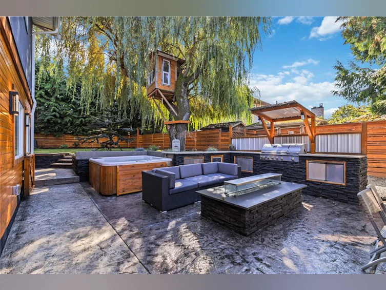 993 Tolmie Avenue, Victoria, BC, V8X 3W8 - 3