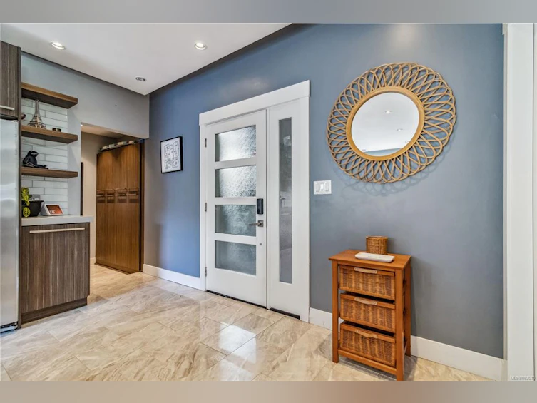 993 Tolmie Avenue, Victoria, BC, V8X 3W8 - 4
