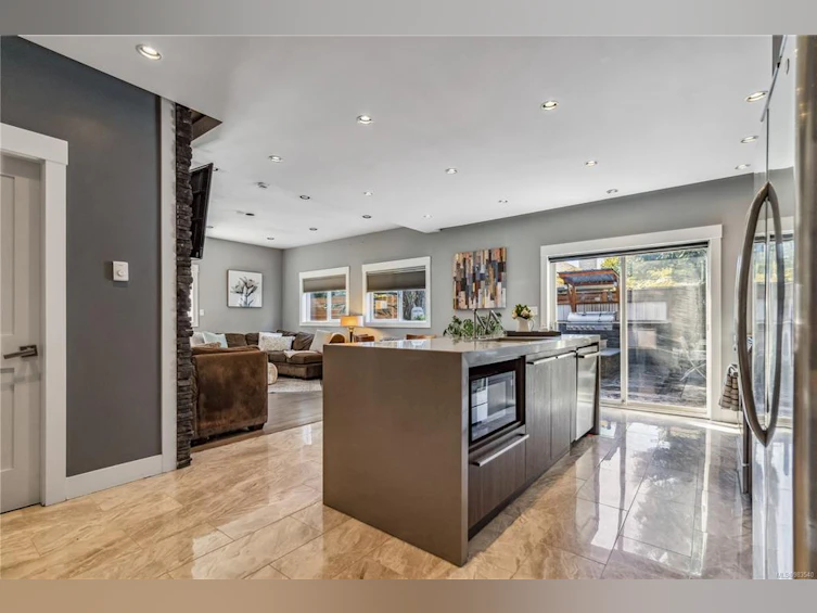 993 Tolmie Avenue, Victoria, BC, V8X 3W8 - 5