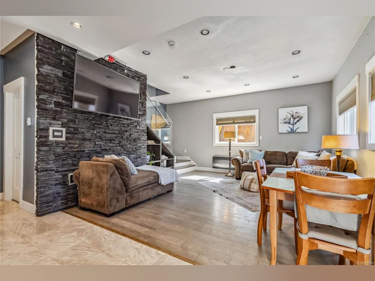993 Tolmie Avenue, Victoria, BC, V8X 3W8 - 12