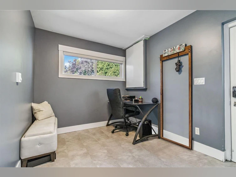 993 Tolmie Avenue, Victoria, BC, V8X 3W8 - 14