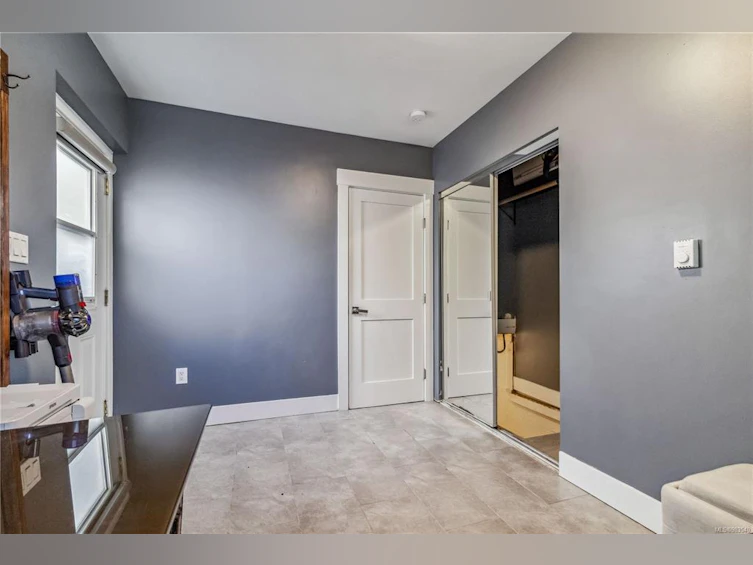 993 Tolmie Avenue, Victoria, BC, V8X 3W8 - 15