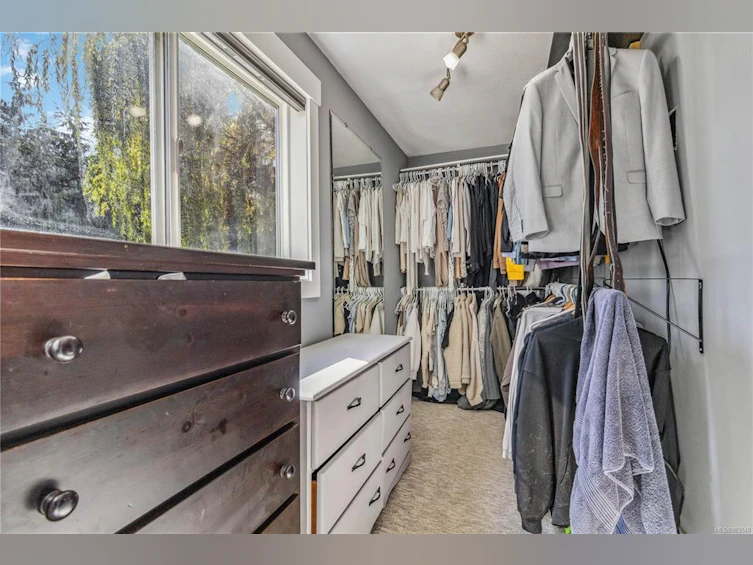 993 Tolmie Avenue, Victoria, BC, V8X 3W8 - 27