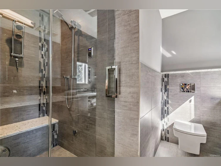 993 Tolmie Avenue, Victoria, BC, V8X 3W8 - 29
