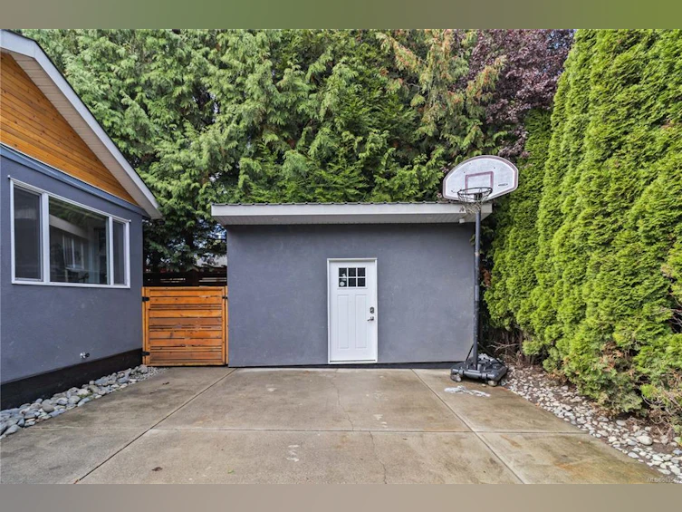 993 Tolmie Avenue, Victoria, BC, V8X 3W8 - 34
