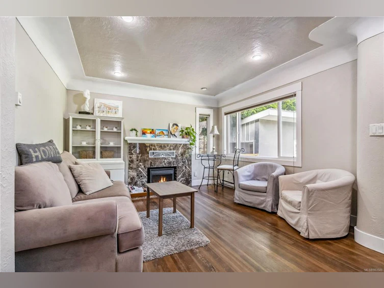 993 Tolmie Avenue, Victoria, BC, V8X 3W8 - 37