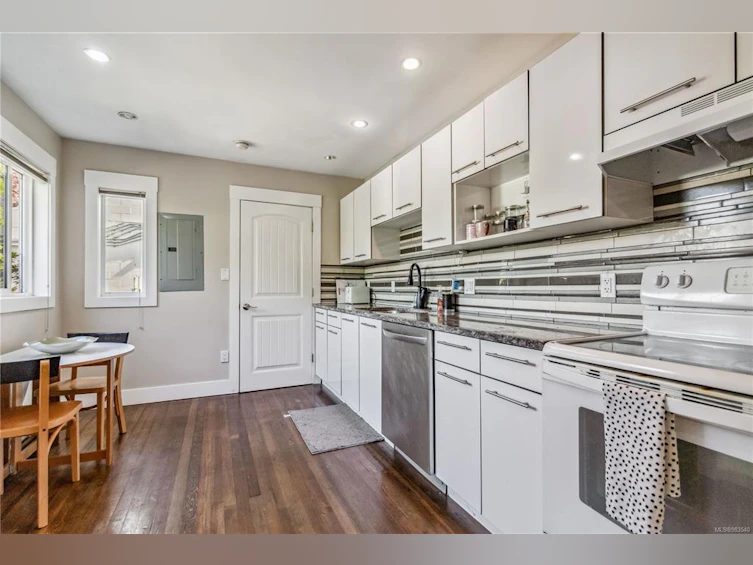 993 Tolmie Avenue, Victoria, BC, V8X 3W8 - 39