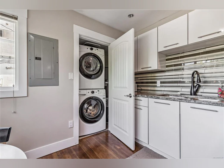 993 Tolmie Avenue, Victoria, BC, V8X 3W8 - 42