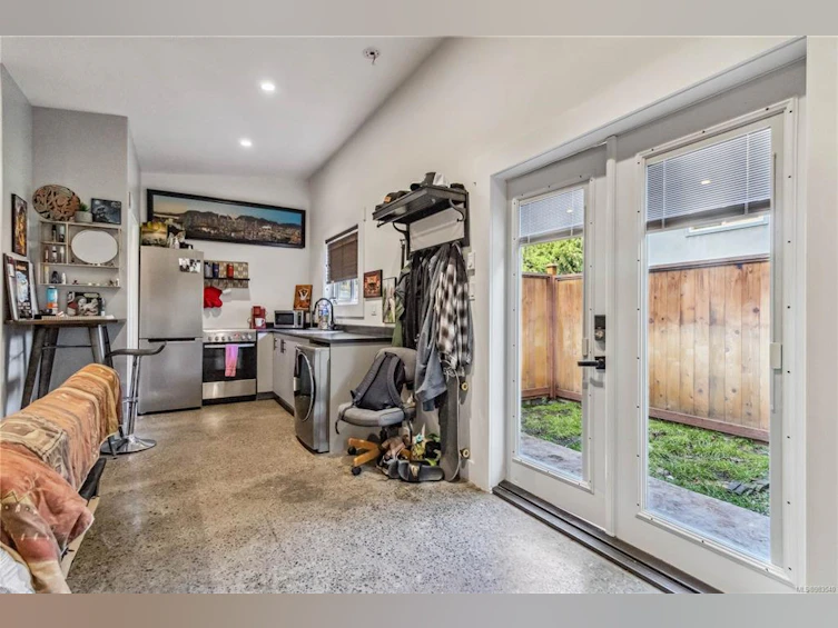 993 Tolmie Avenue, Victoria, BC, V8X 3W8 - 45