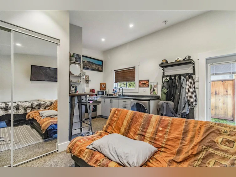 993 Tolmie Avenue, Victoria, BC, V8X 3W8 - 47