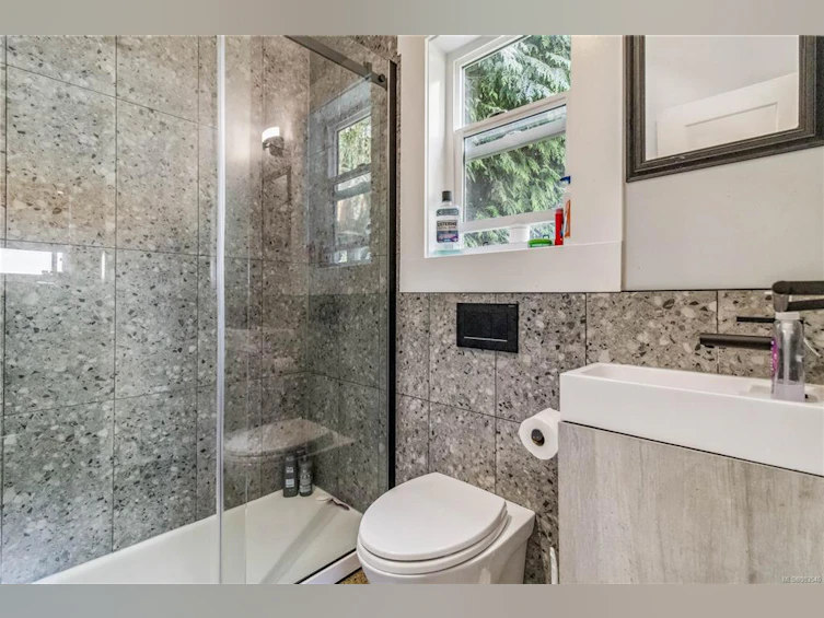 993 Tolmie Avenue, Victoria, BC, V8X 3W8 - 51