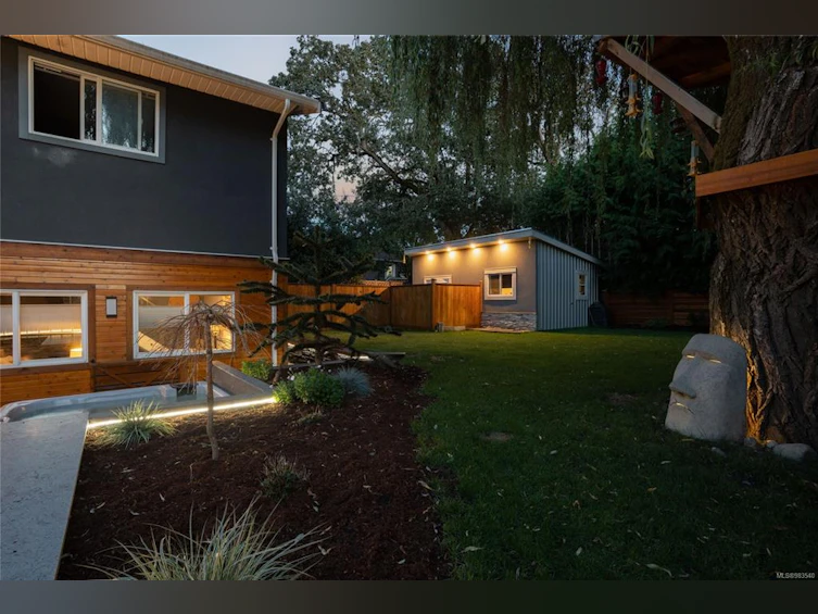 993 Tolmie Avenue, Victoria, BC, V8X 3W8 - 52