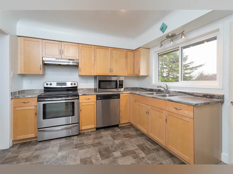 617 Sedger Road, Saanich, BC, V8Z 1R9 - 17
