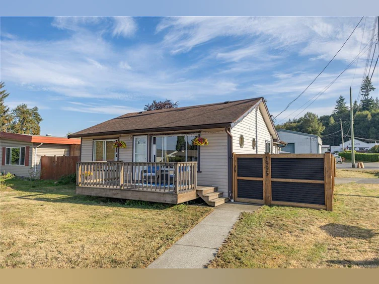 1995 15th Avenue, Campbell River, BC, V9W 4K2 - 2