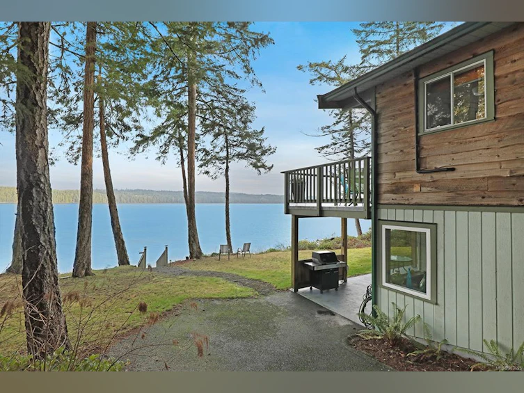 7736 Ships Point Road, Fanny Bay, BC, V0R 1W0 - 6