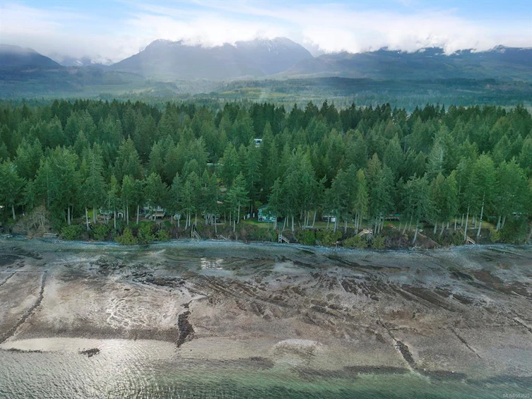 7736 Ships Point Road, Fanny Bay, BC, V0R 1W0 - 77