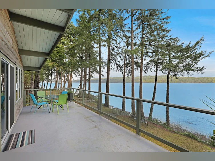 7736 Ships Point Road, Fanny Bay, BC, V0R 1W0 - 16
