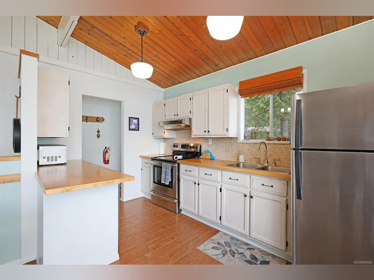 7736 Ships Point Road, Fanny Bay, BC, V0R 1W0 - 24