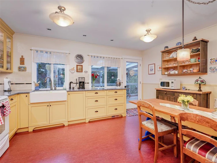 1610 Blair Avenue, Saanich, BC, V8N 1M4 - 8