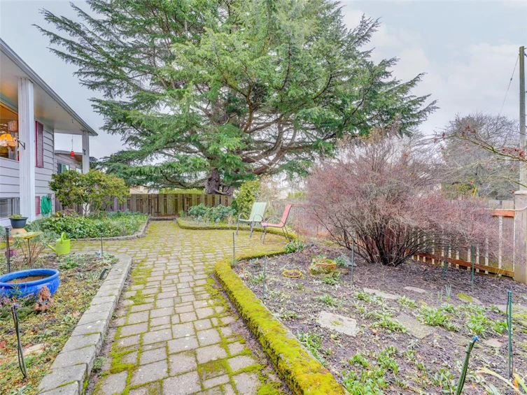1610 Blair Avenue, Saanich, BC, V8N 1M4 - 24