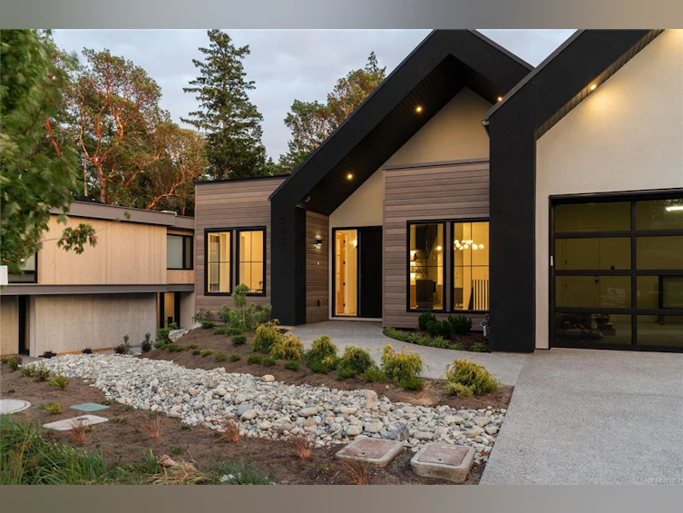 643 Medalist Avenue, Colwood, BC, V9C 3A9 - 2