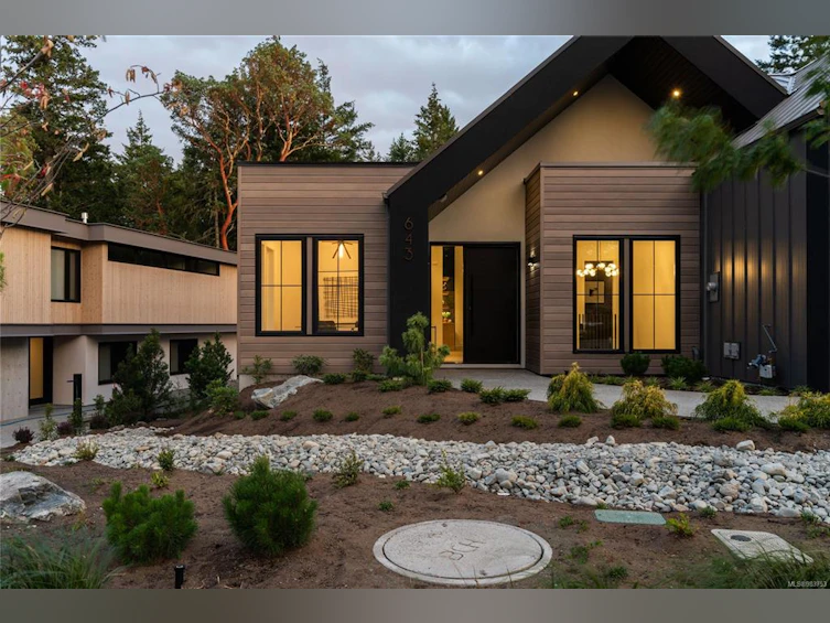 643 Medalist Avenue, Colwood, BC, V9C 3A9 - 3