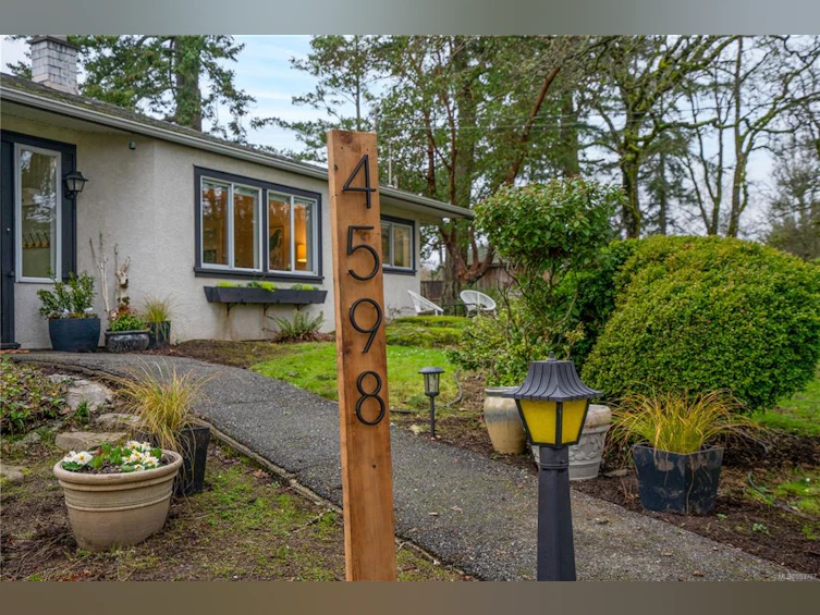 4598 Scarborough Road, Saanich, BC, V8Z 5N5 - 2