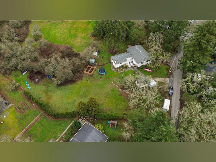 4598 Scarborough Road, Saanich, BC, V8Z 5N5 - 4