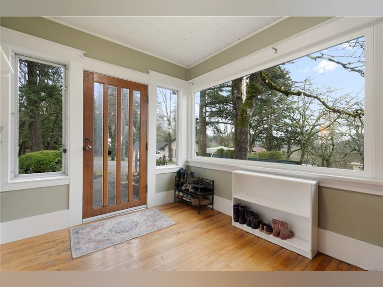 4598 Scarborough Road, Saanich, BC, V8Z 5N5 - 5