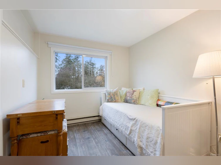 4598 Scarborough Road, Saanich, BC, V8Z 5N5 - 24