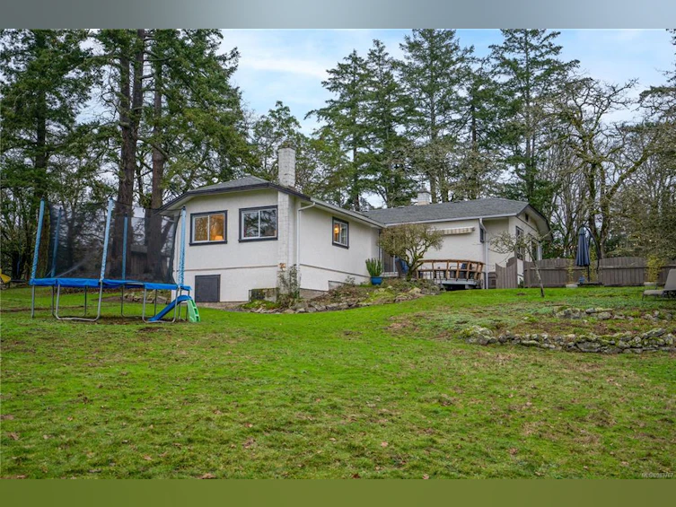 4598 Scarborough Road, Saanich, BC, V8Z 5N5 - 33