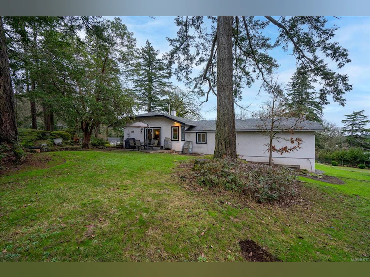 4598 Scarborough Road, Saanich, BC, V8Z 5N5 - 34