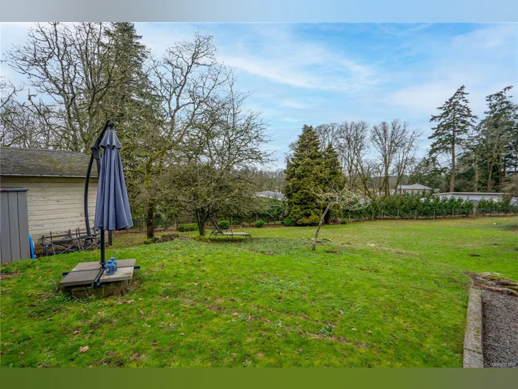 4598 Scarborough Road, Saanich, BC, V8Z 5N5 - 36