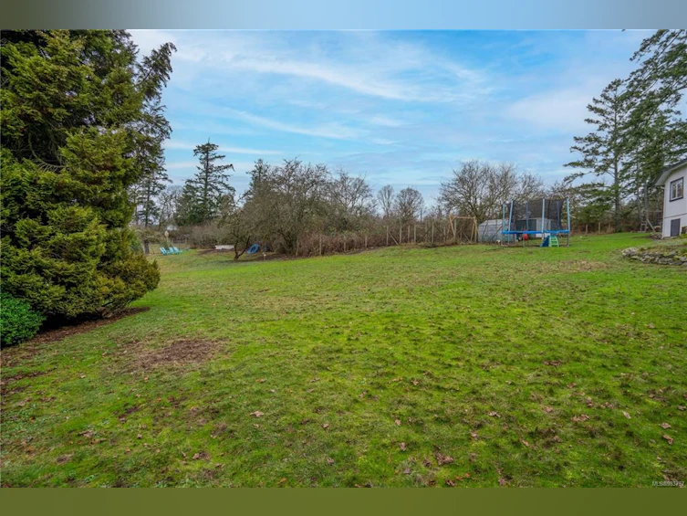 4598 Scarborough Road, Saanich, BC, V8Z 5N5 - 38