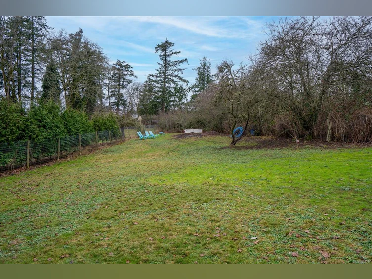 4598 Scarborough Road, Saanich, BC, V8Z 5N5 - 39