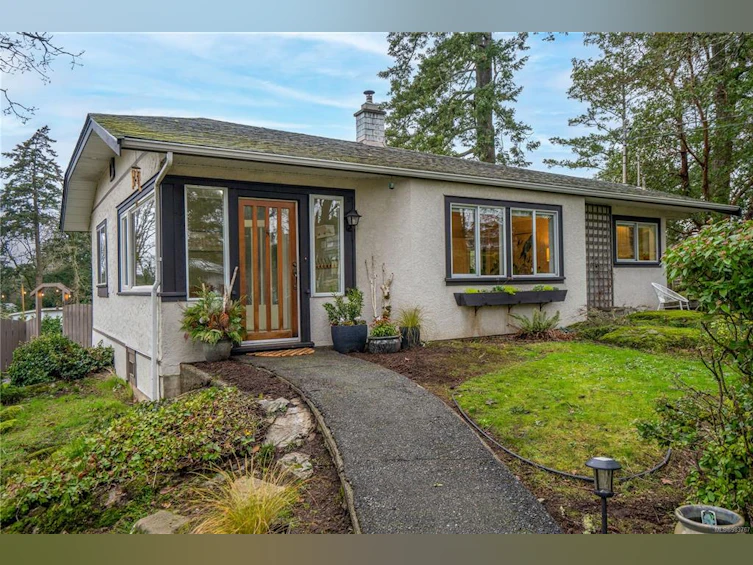 4598 Scarborough Road, Saanich, BC, V8Z 5N5 - 44