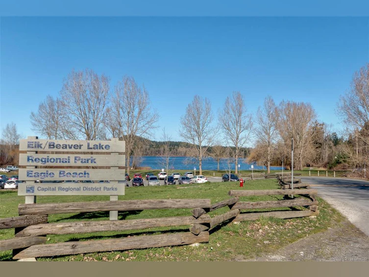 4598 Scarborough Road, Saanich, BC, V8Z 5N5 - 46