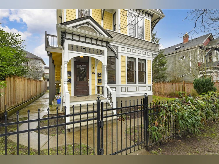 737 Vancouver Street, Victoria, BC, V8V 3V4 - 3
